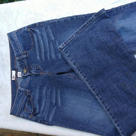 SIZE 11: SO BRAND:  BOOT CUT JEANS - Picture 4 of 6